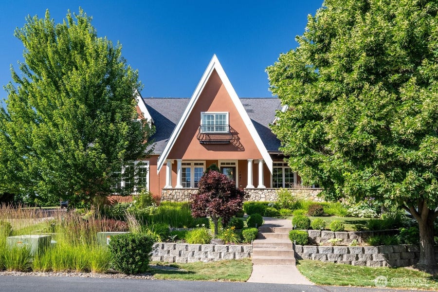 Property photo for 1047 SE Crestlane Drive, College Place, WA