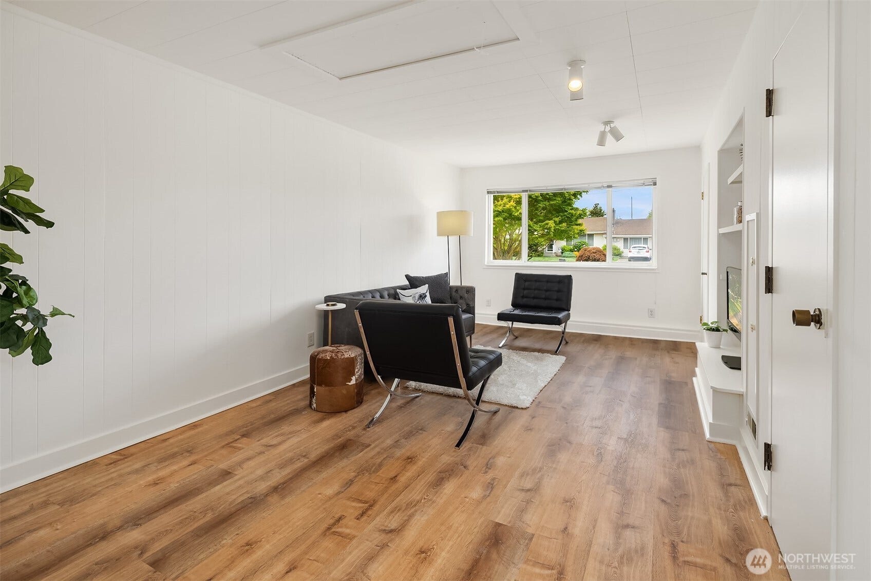 11510 27th Avenue SW, Burien, WA 98146 This large space is ready for your ideas. Media, exercise, gaming ... flexibility is the word.