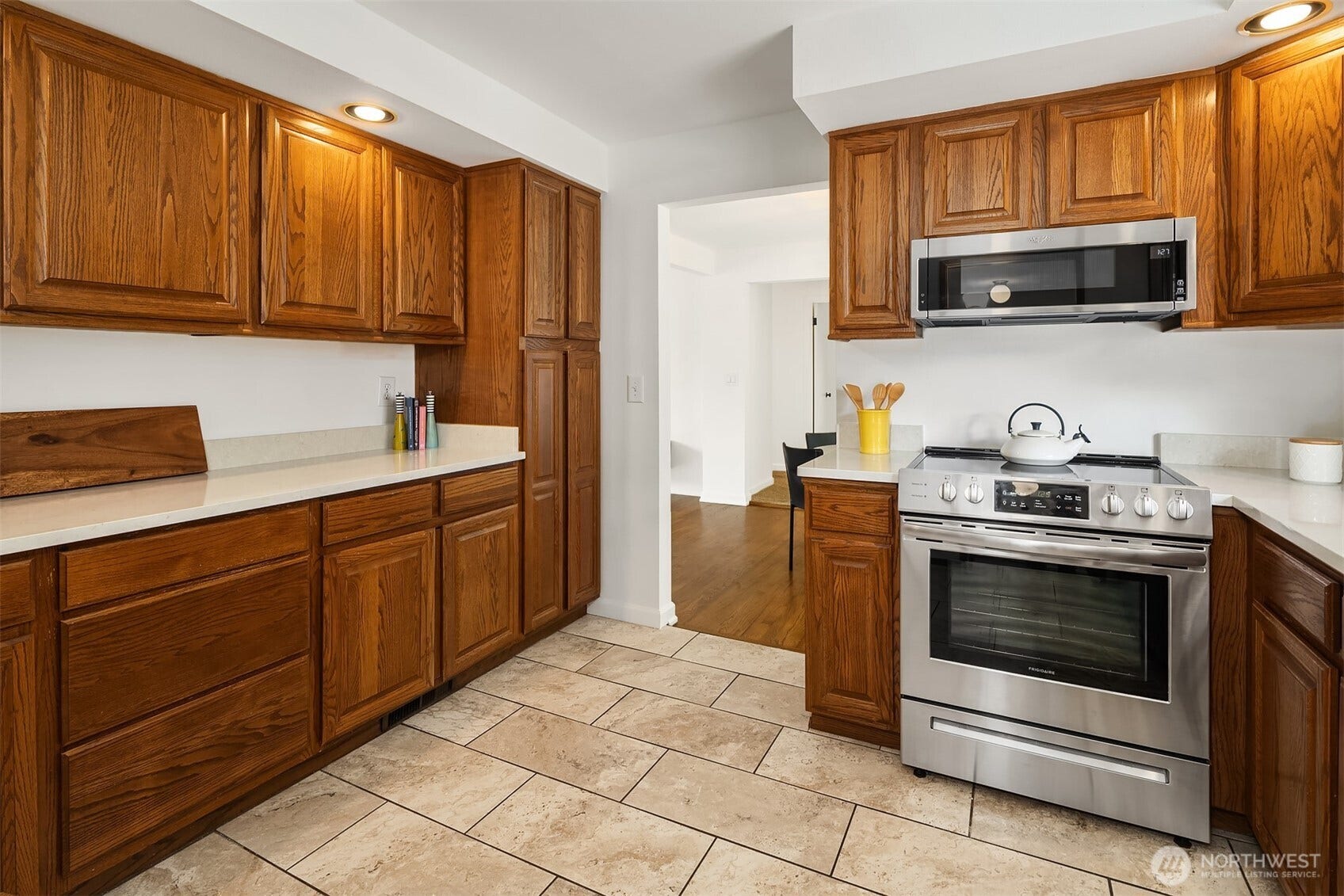 11510 27th Avenue SW, Burien, WA 98146 Plenty of storage here!