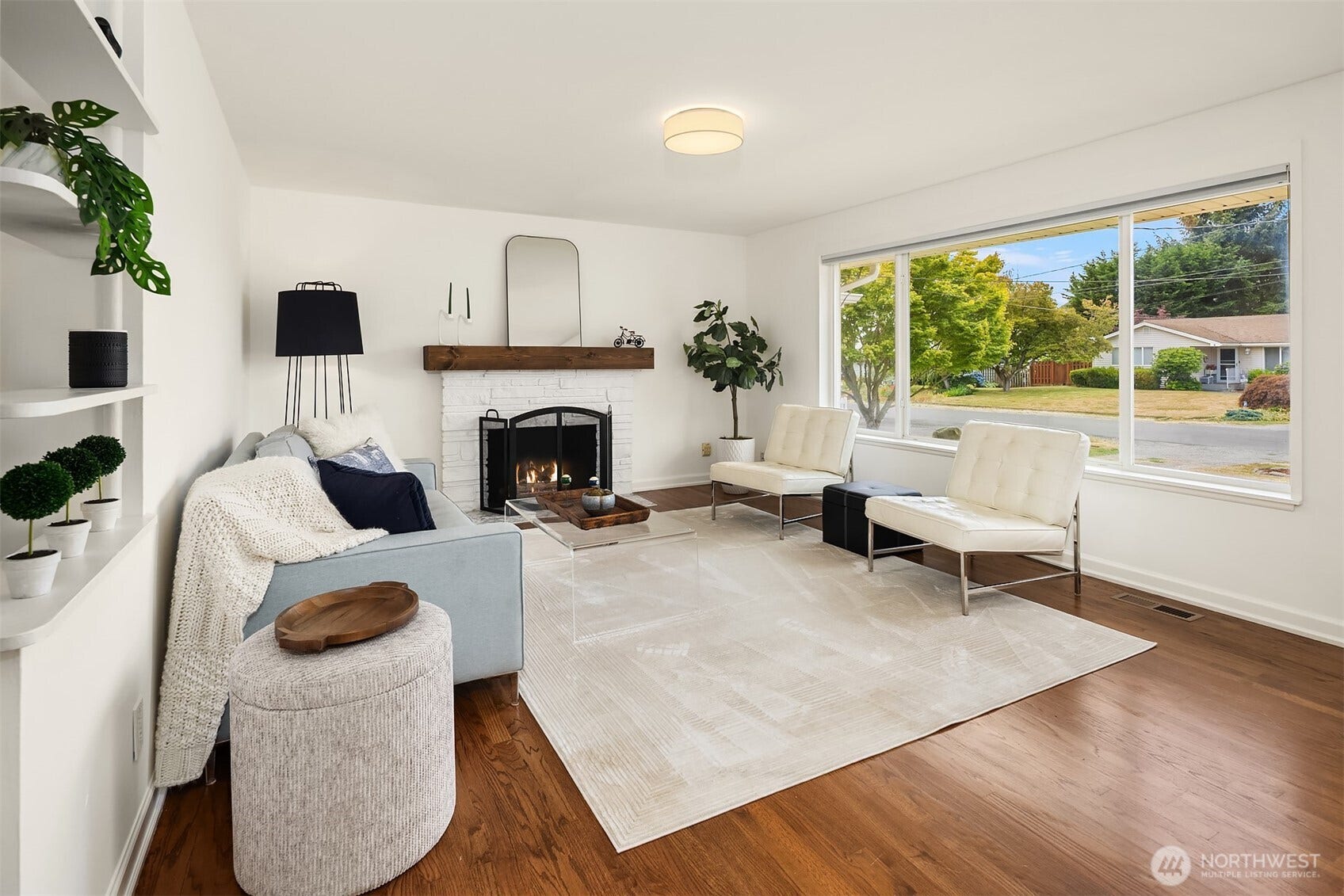 11510 27th Avenue SW, Burien, WA 98146 Comfortable year-round with a heat pump and air conditioning.