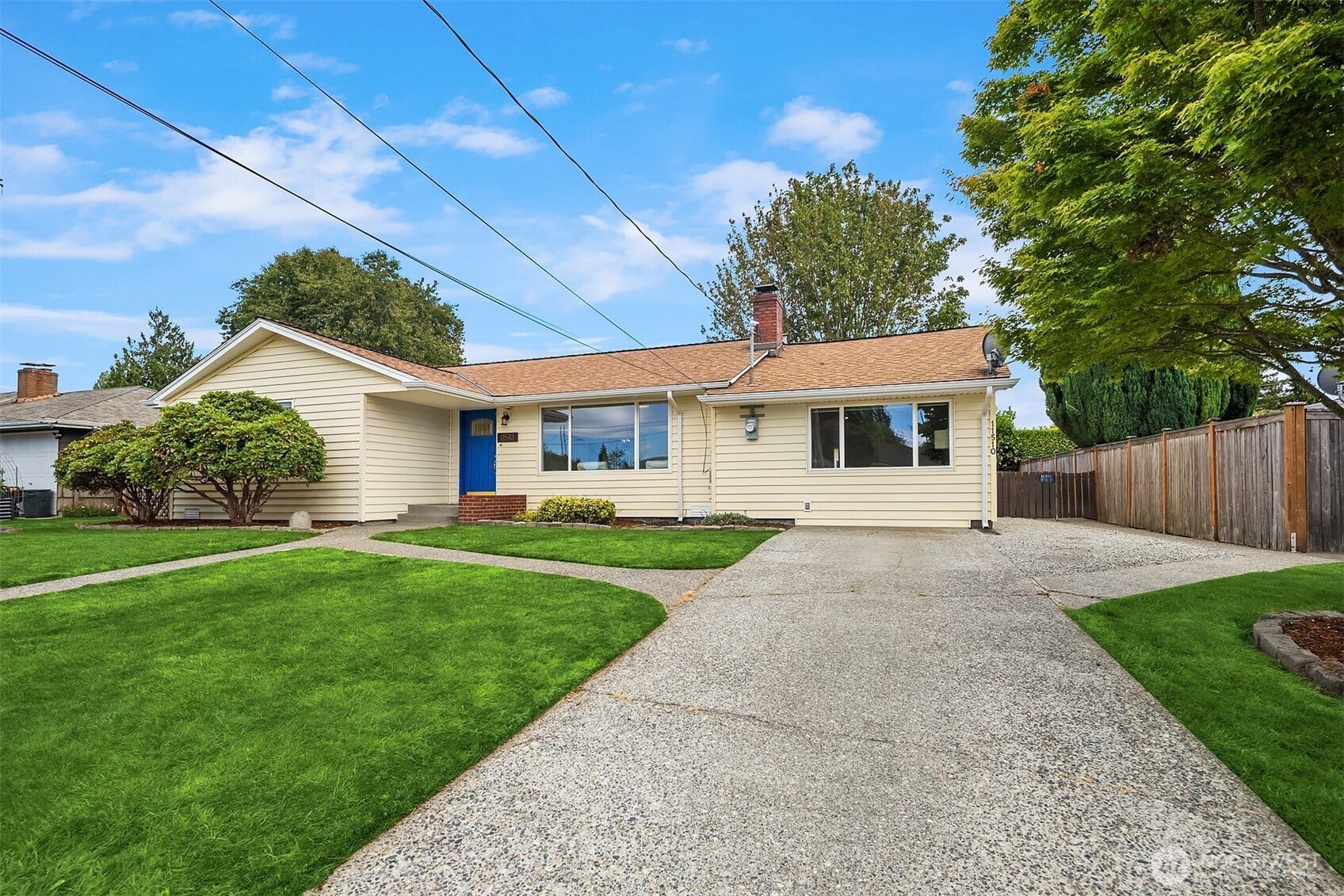 11510 27th Avenue SW, Burien, WA 98146 Large level yard and great curb appeal! (Grass greened up for photos.)