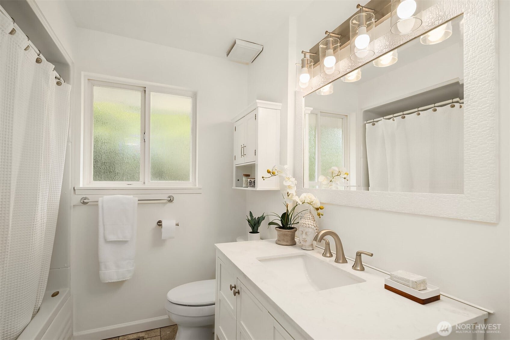 11510 27th Avenue SW, Burien, WA 98146 Nicely updated full bathroom.