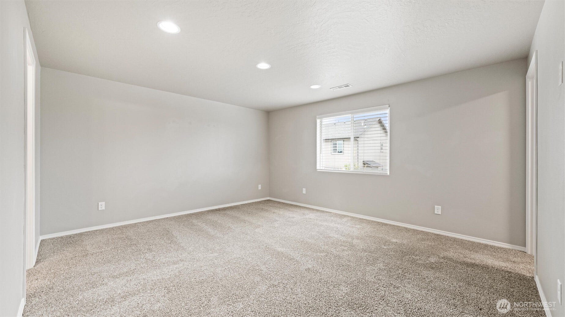 543 SW Angelina Loop, College Place, WA 99362 2nd floor primary suite