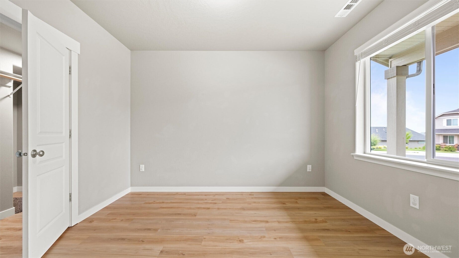 543 SW Angelina Loop, College Place, WA 99362 Office/Bedroom 4 with view of front door