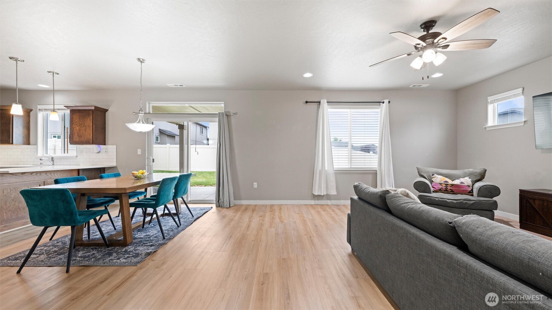 543 SW Angelina Loop, College Place, WA 99362 Open concept floor plan