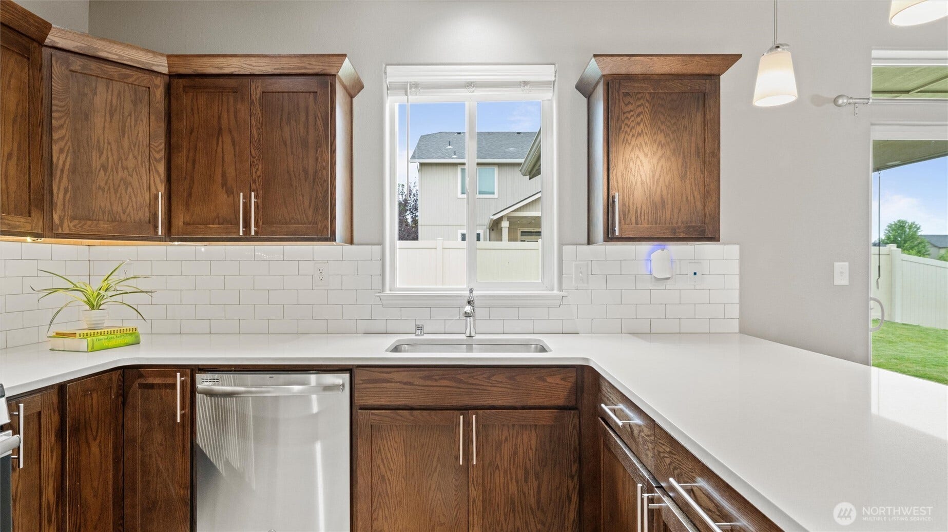 543 SW Angelina Loop, College Place, WA 99362 Solid surface countertops & custom tile