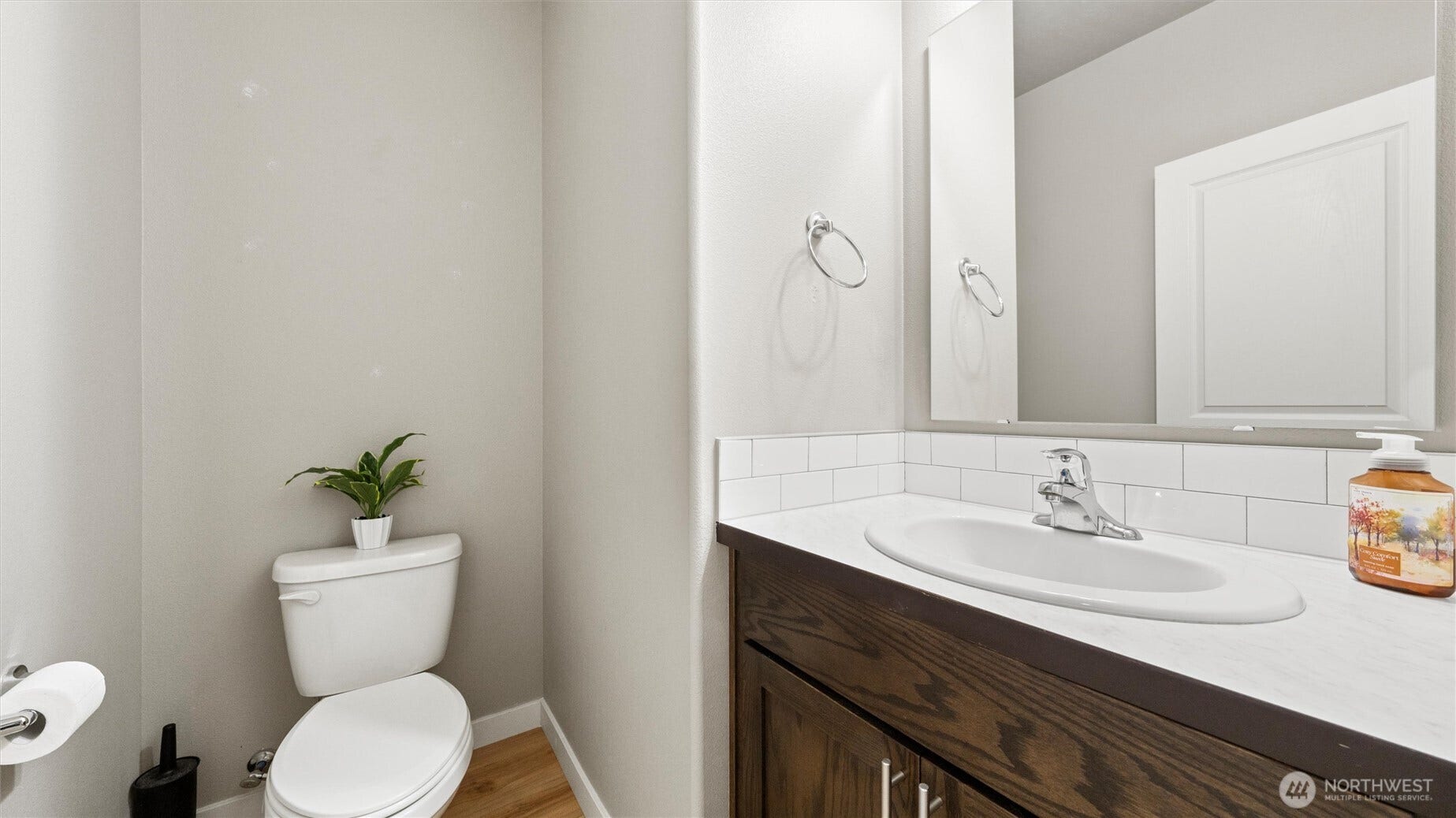 543 SW Angelina Loop, College Place, WA 99362 Main floor - 1/2 bath