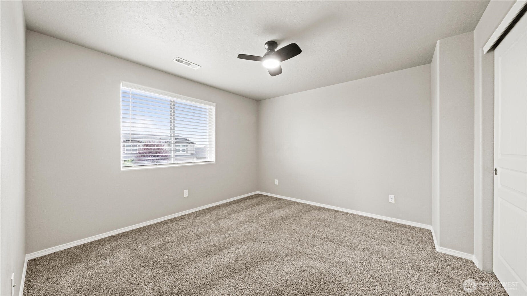 543 SW Angelina Loop, College Place, WA 99362 2nd floor bedroom #2