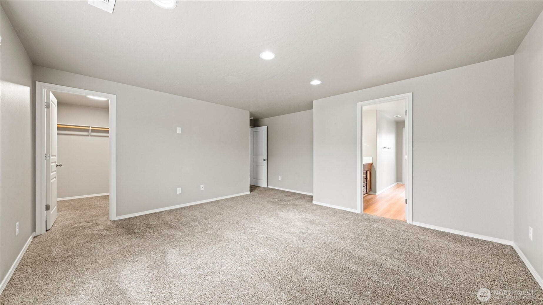 543 SW Angelina Loop, College Place, WA 99362 2nd floor primary suite with walk-in closet