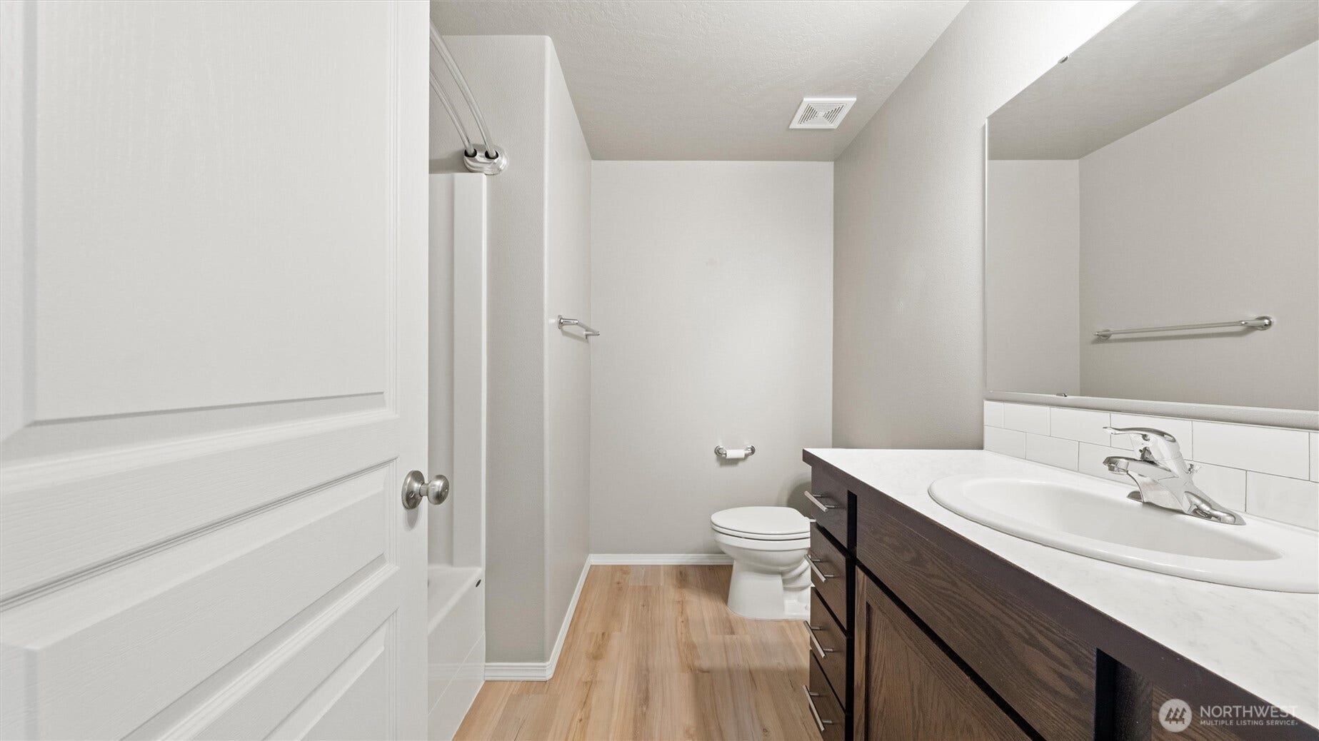 543 SW Angelina Loop, College Place, WA 99362 2nd floor main bath