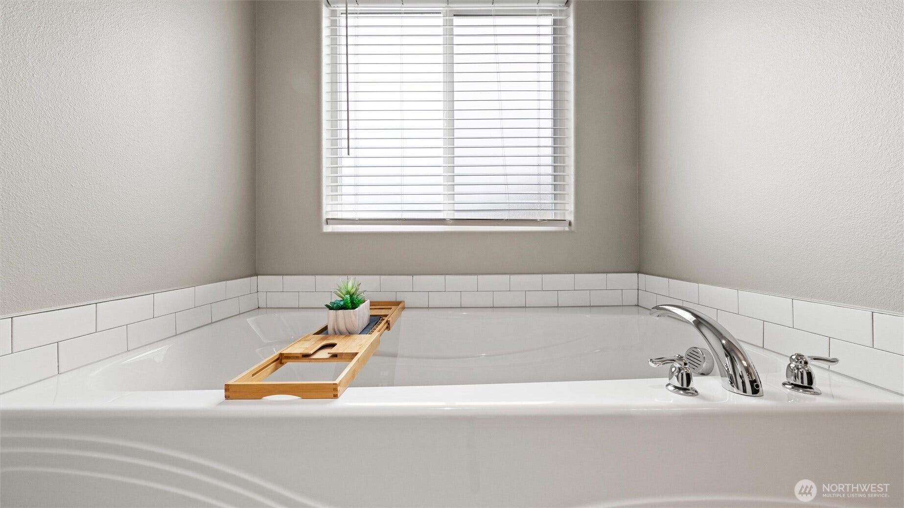 543 SW Angelina Loop, College Place, WA 99362 2nd floor ensuite soaking tub - end the day right!