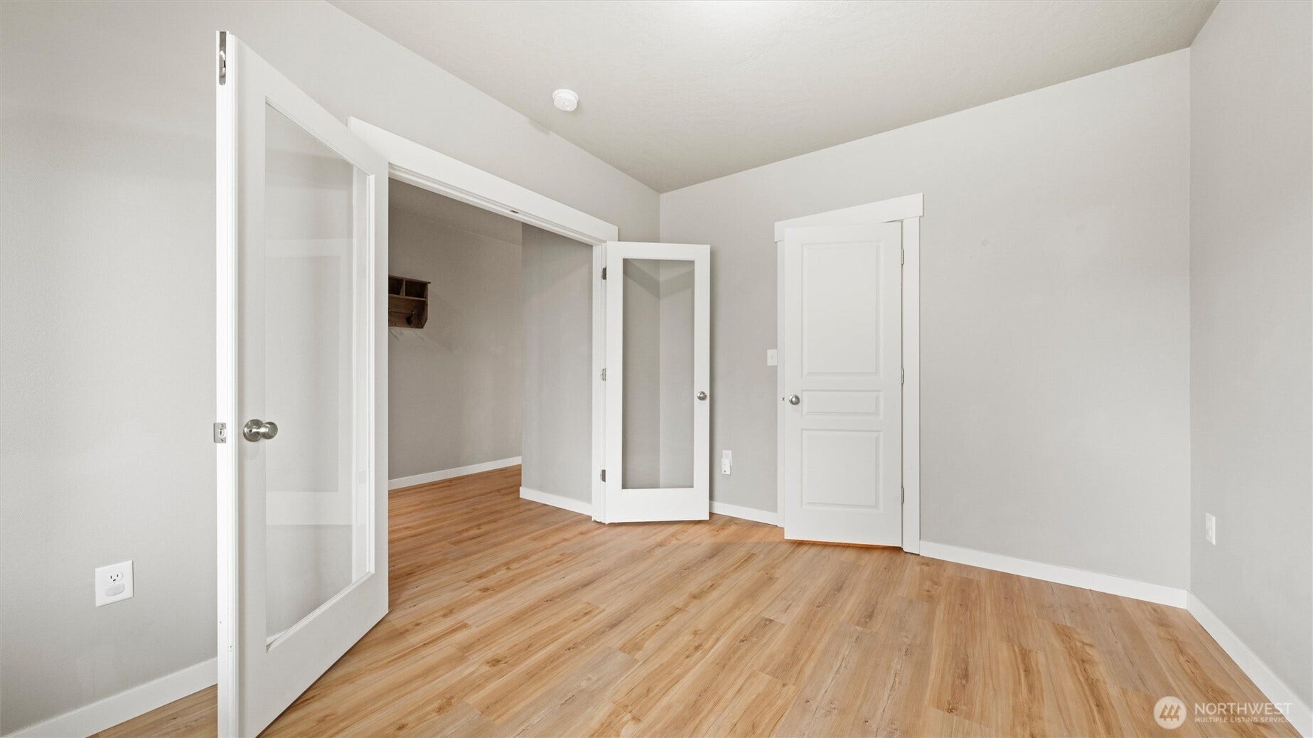 543 SW Angelina Loop, College Place, WA 99362 Office/Bedroom 4 with walk-in closet