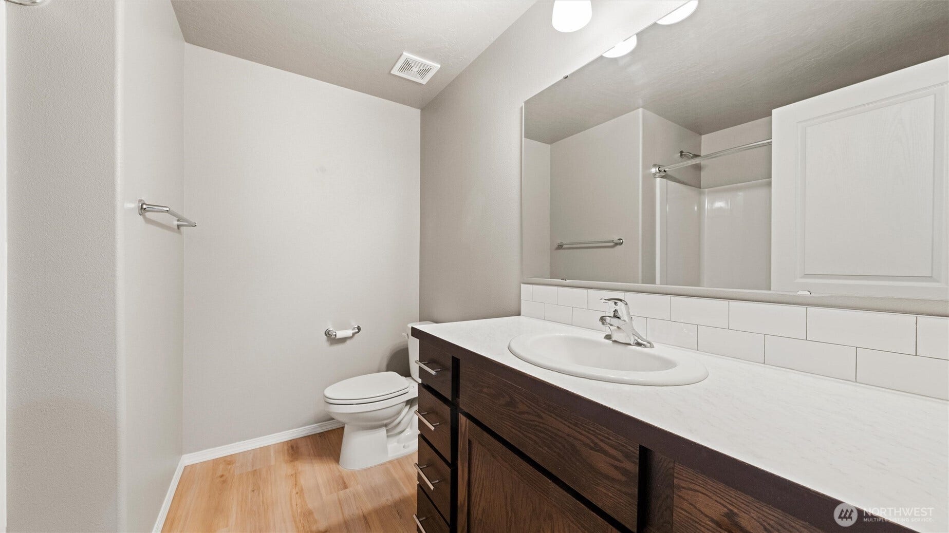 543 SW Angelina Loop, College Place, WA 99362 2nd floor main bath