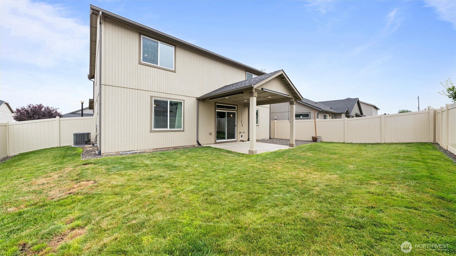 543 SW Angelina Loop, College Place, WA 99362 Fully fenced yard