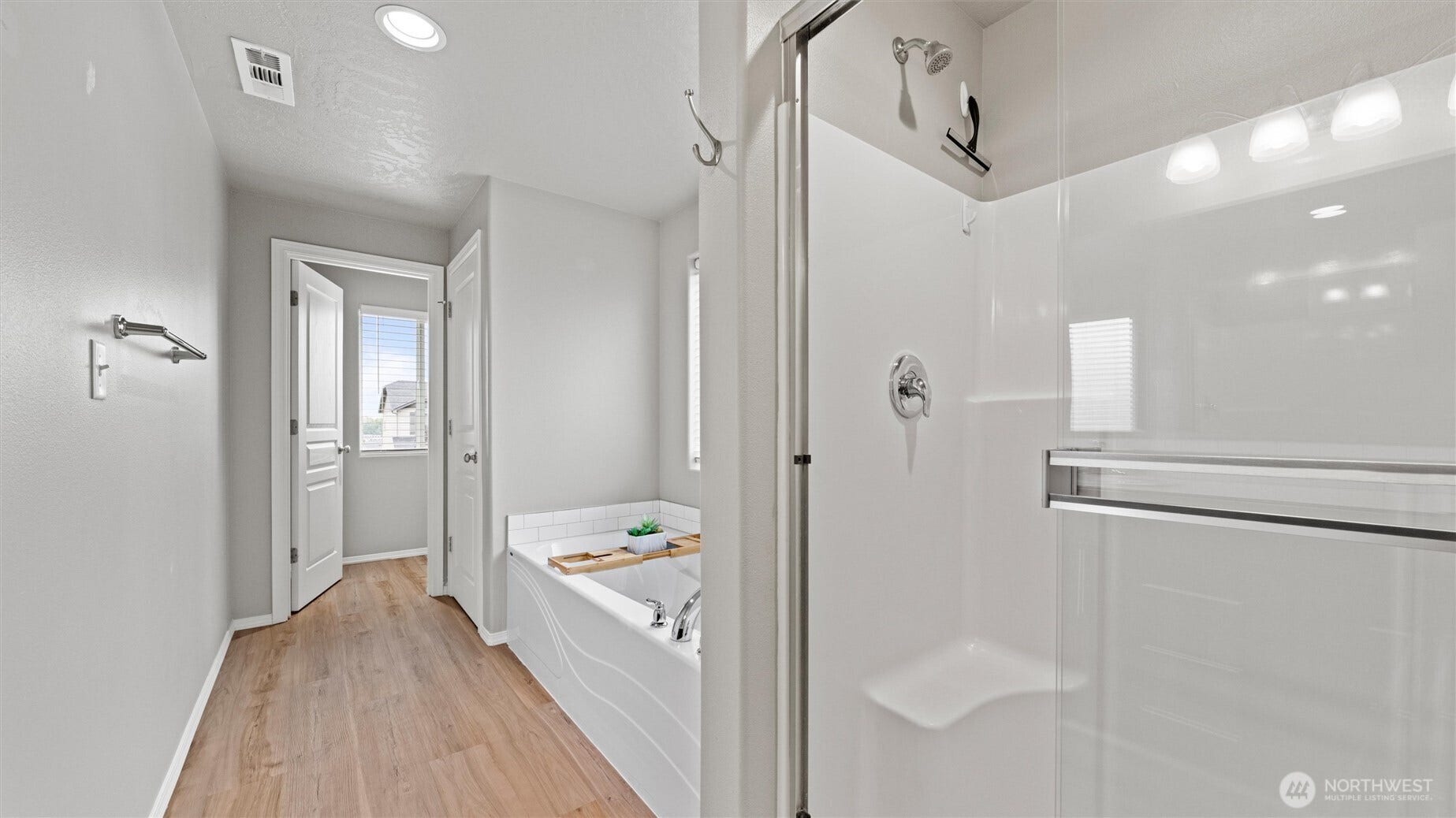 543 SW Angelina Loop, College Place, WA 99362 2nd floor primary ensuite with separate shower and tub