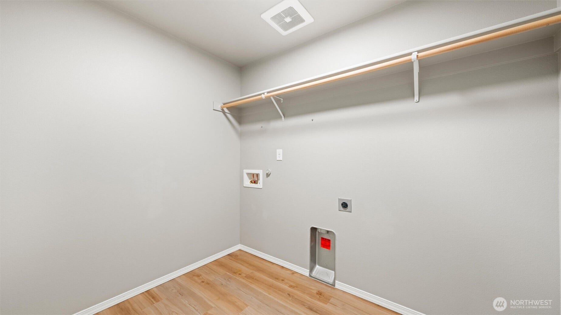 543 SW Angelina Loop, College Place, WA 99362 2nd floor laundry - where you need it!