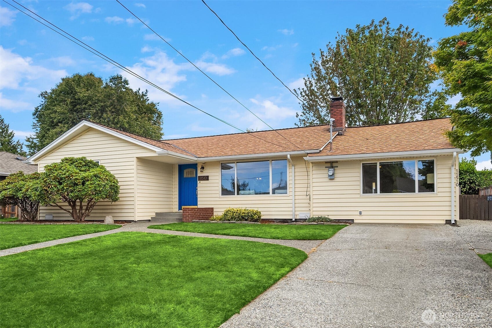 Lovely 1953 mid-century rambler (1610 s.f.) in centrally located Shorewood.