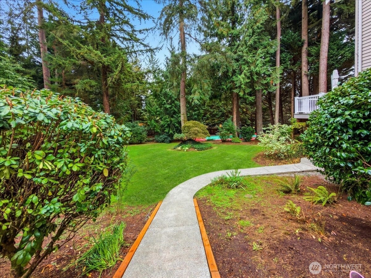 17020 NE 129th Circle, Redmond, WA 98052 17020 NE 129th Circle, Redmond, WA 98052
