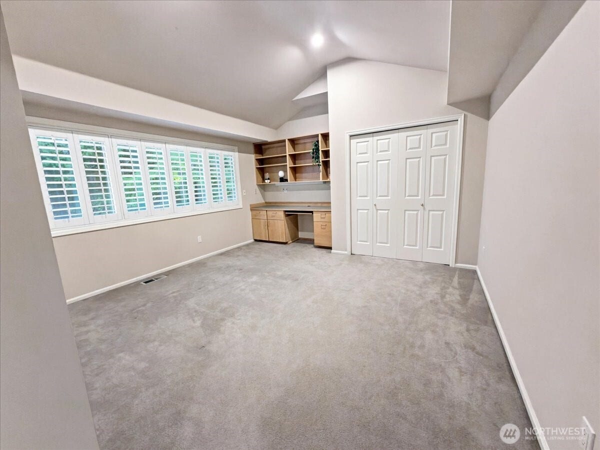 17020 NE 129th Circle, Redmond, WA 98052 17020 NE 129th Circle, Redmond, WA 98052