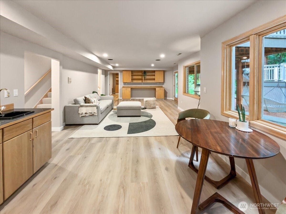17020 NE 129th Circle, Redmond, WA 98052 17020 NE 129th Circle, Redmond, WA 98052