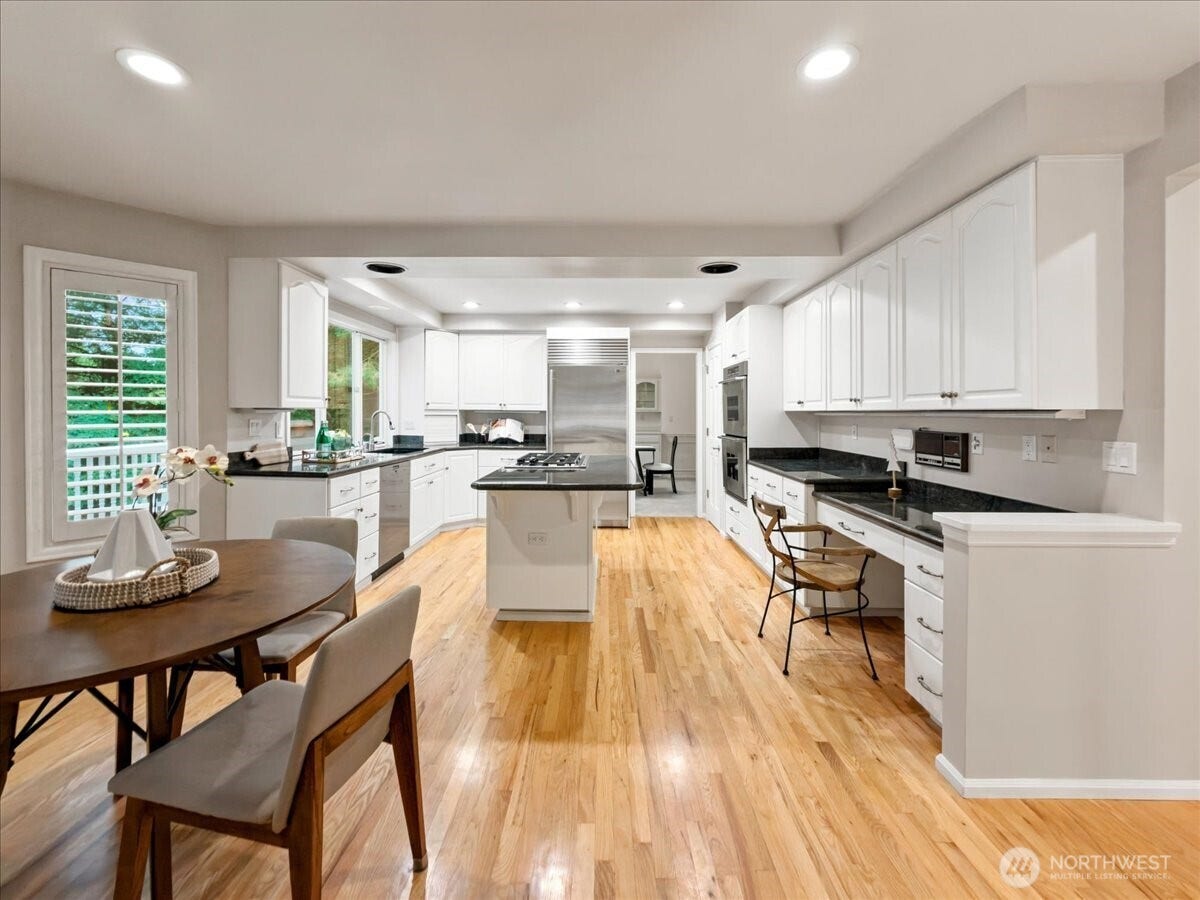 17020 NE 129th Circle, Redmond, WA 98052 17020 NE 129th Circle, Redmond, WA 98052