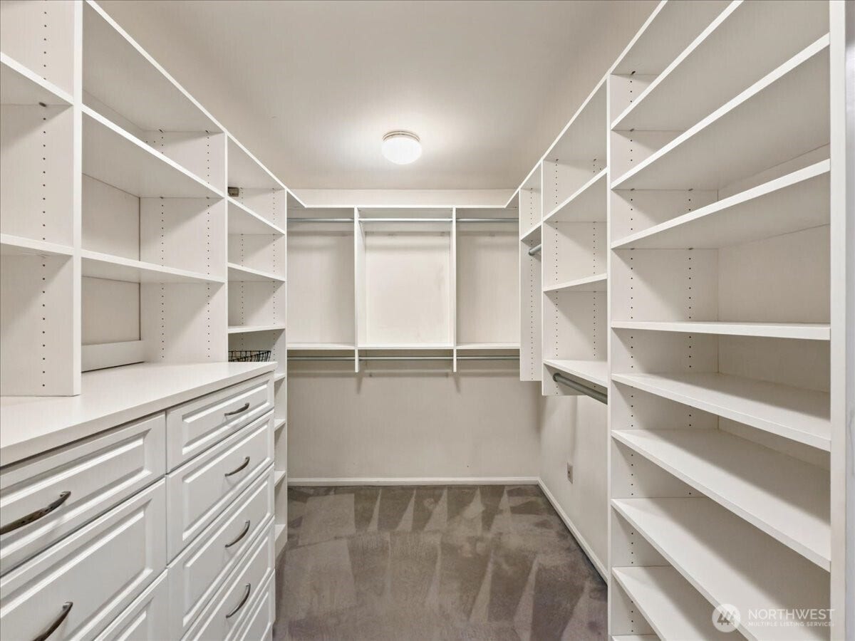 17020 NE 129th Circle, Redmond, WA 98052 17020 NE 129th Circle, Redmond, WA 98052