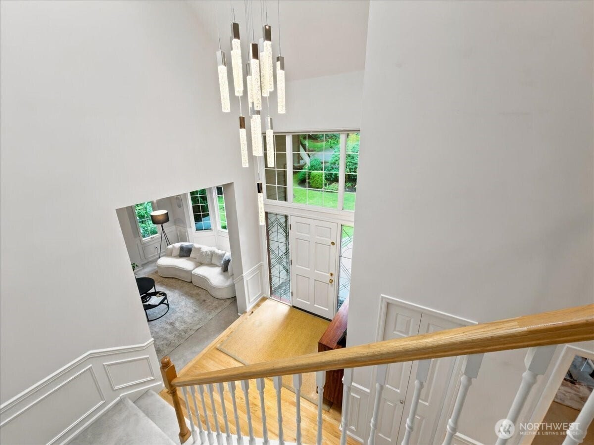17020 NE 129th Circle, Redmond, WA 98052 17020 NE 129th Circle, Redmond, WA 98052