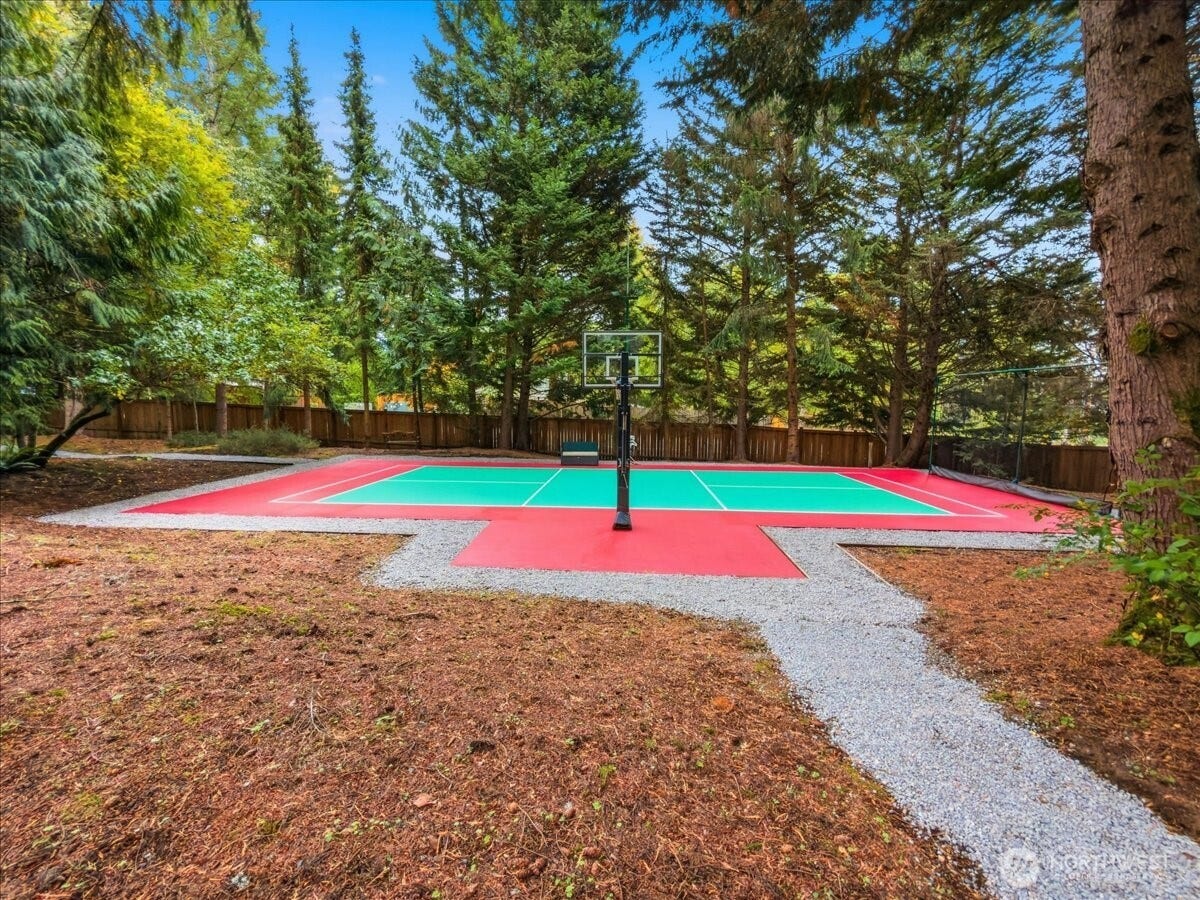 17020 NE 129th Circle, Redmond, WA 98052 17020 NE 129th Circle, Redmond, WA 98052