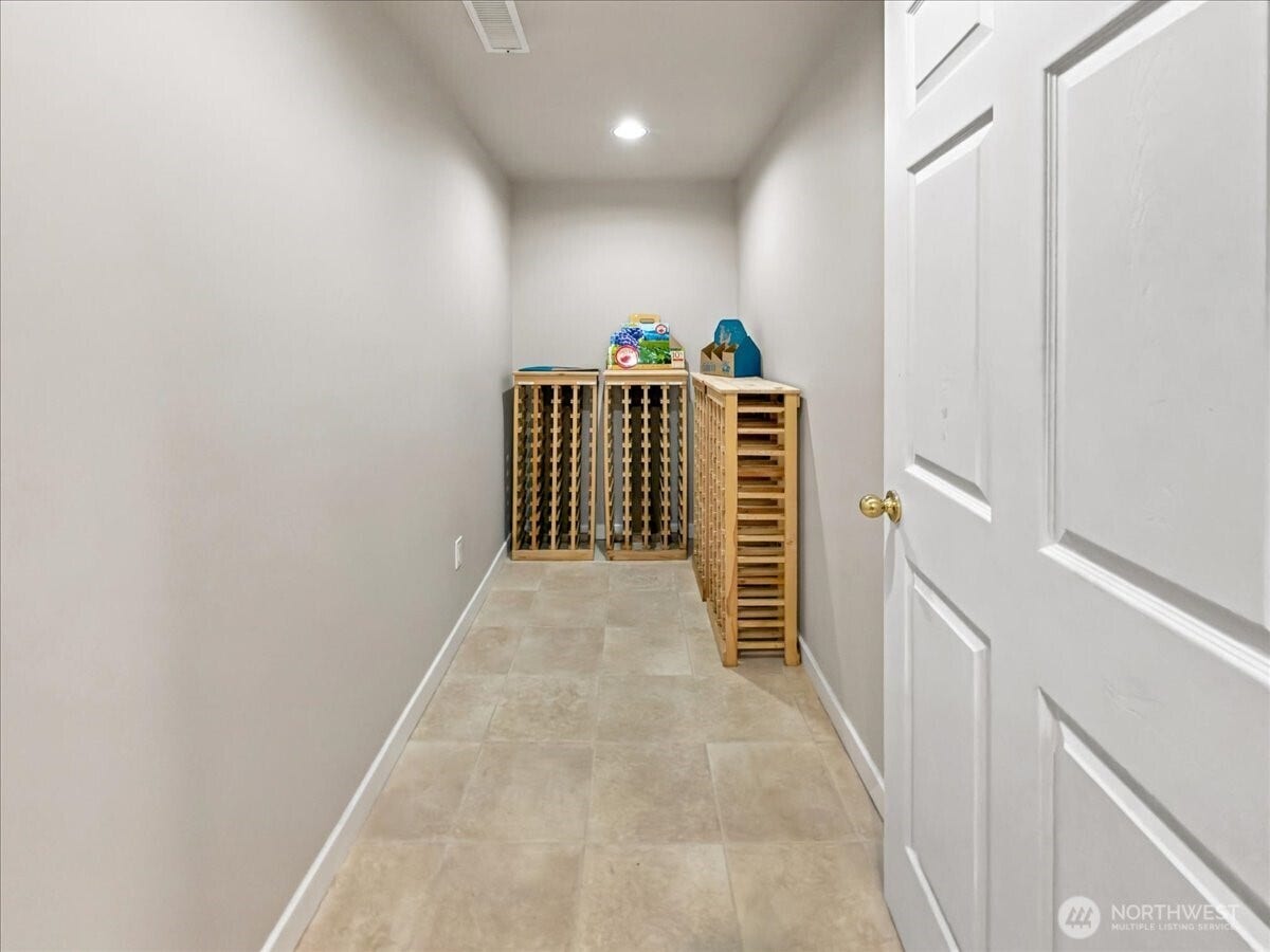 17020 NE 129th Circle, Redmond, WA 98052 17020 NE 129th Circle, Redmond, WA 98052