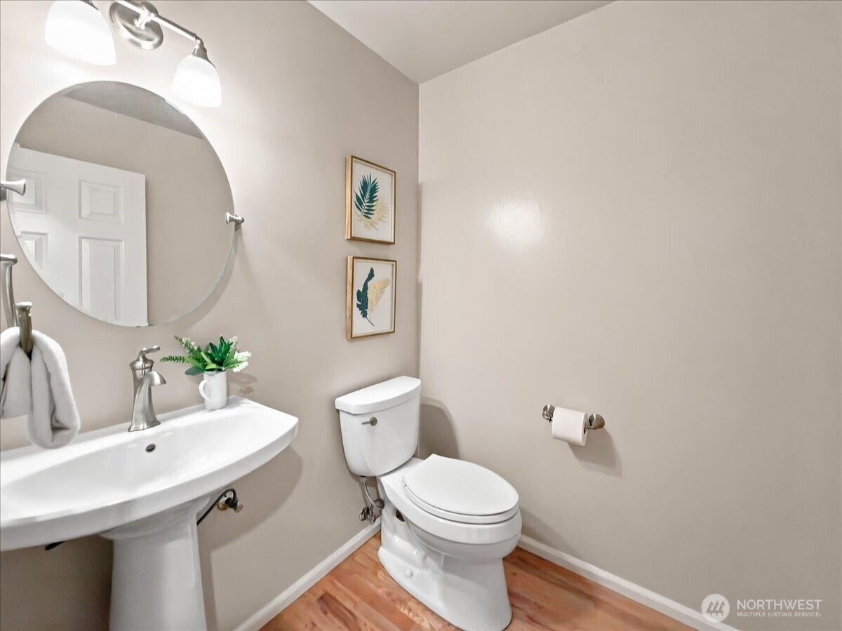 17020 NE 129th Circle, Redmond, WA 98052 17020 NE 129th Circle, Redmond, WA 98052