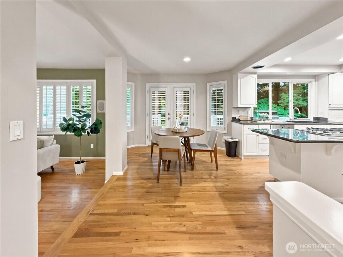 17020 NE 129th Circle, Redmond, WA 98052 17020 NE 129th Circle, Redmond, WA 98052