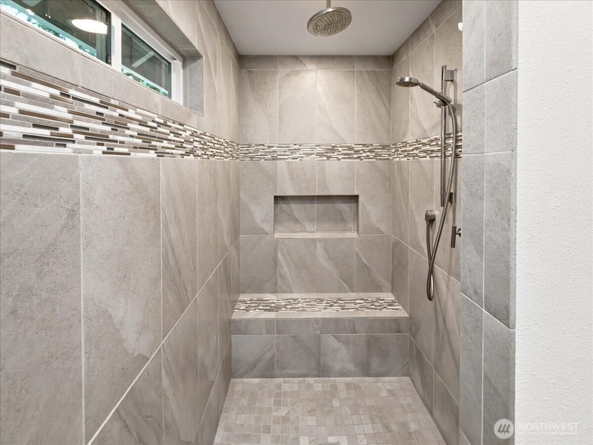 17020 NE 129th Circle, Redmond, WA 98052 17020 NE 129th Circle, Redmond, WA 98052