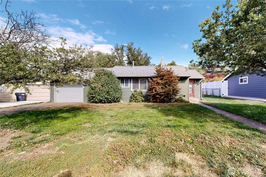 Property photo for 601 SE 6th Street, College Place, WA