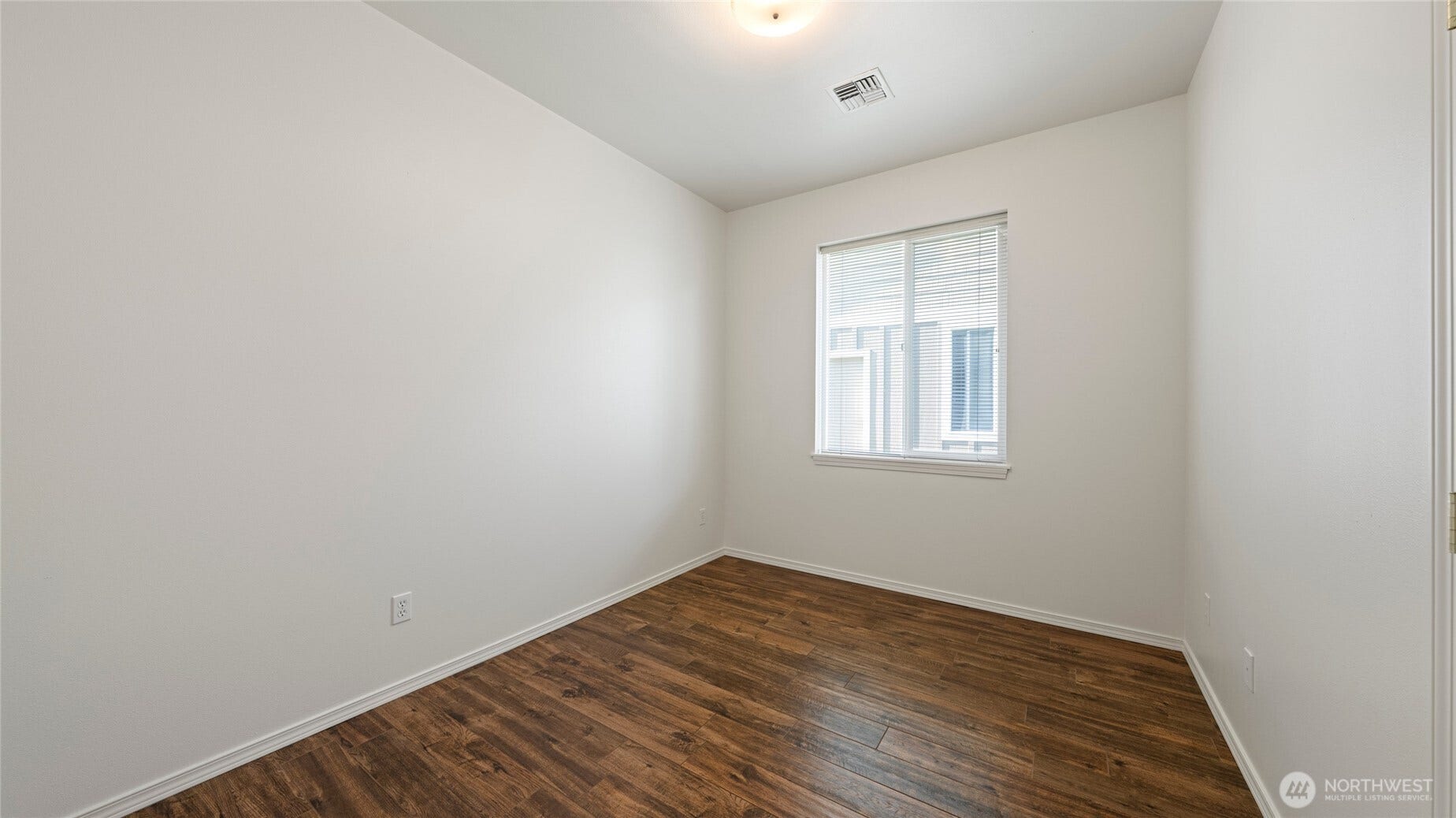 2nd bedroom off hallway