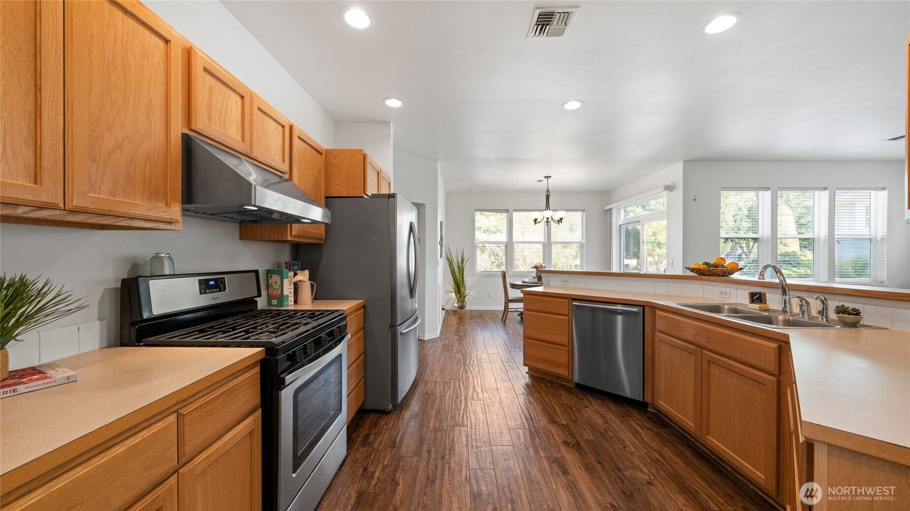 Kitchen - light and bright