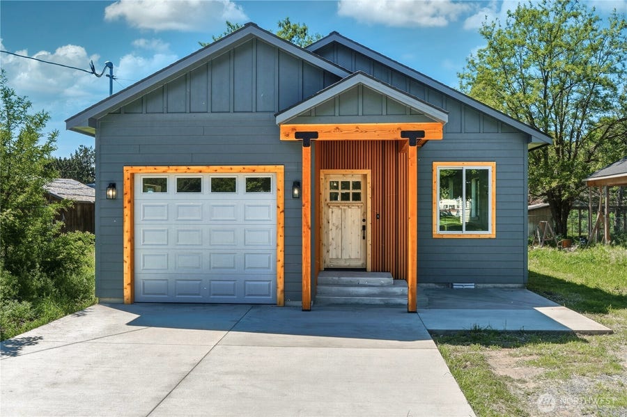 Property photo for 124 Murphy St, Waitsburg, WA