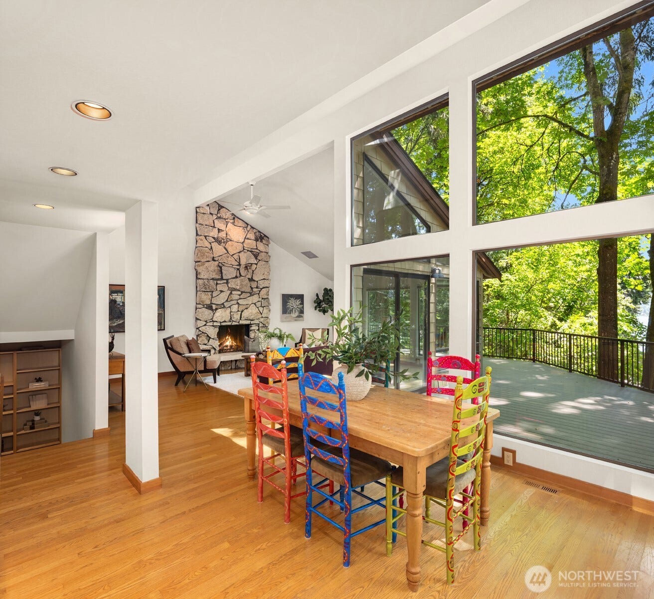 4336 E Mercer Way, Mercer Island, WA 98040 Dramatic windows span the dining area.
