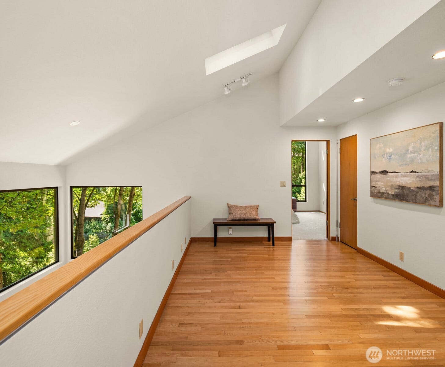 4336 E Mercer Way, Mercer Island, WA 98040 The upper landing provides lofty space for a desk or play area.