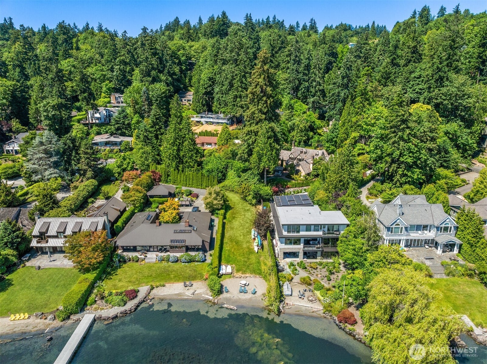 4336 E Mercer Way, Mercer Island, WA 98040 Stroll to your Ridgetop Beach Club waterfront shared with 21 neighbors.