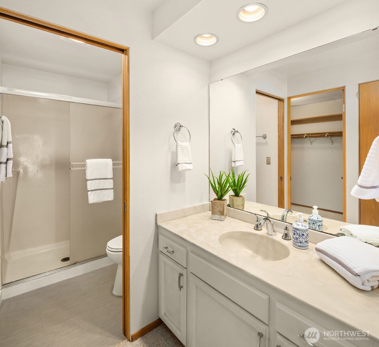 4336 E Mercer Way, Mercer Island, WA 98040 En-suite primary bath with separate shower/water closet.