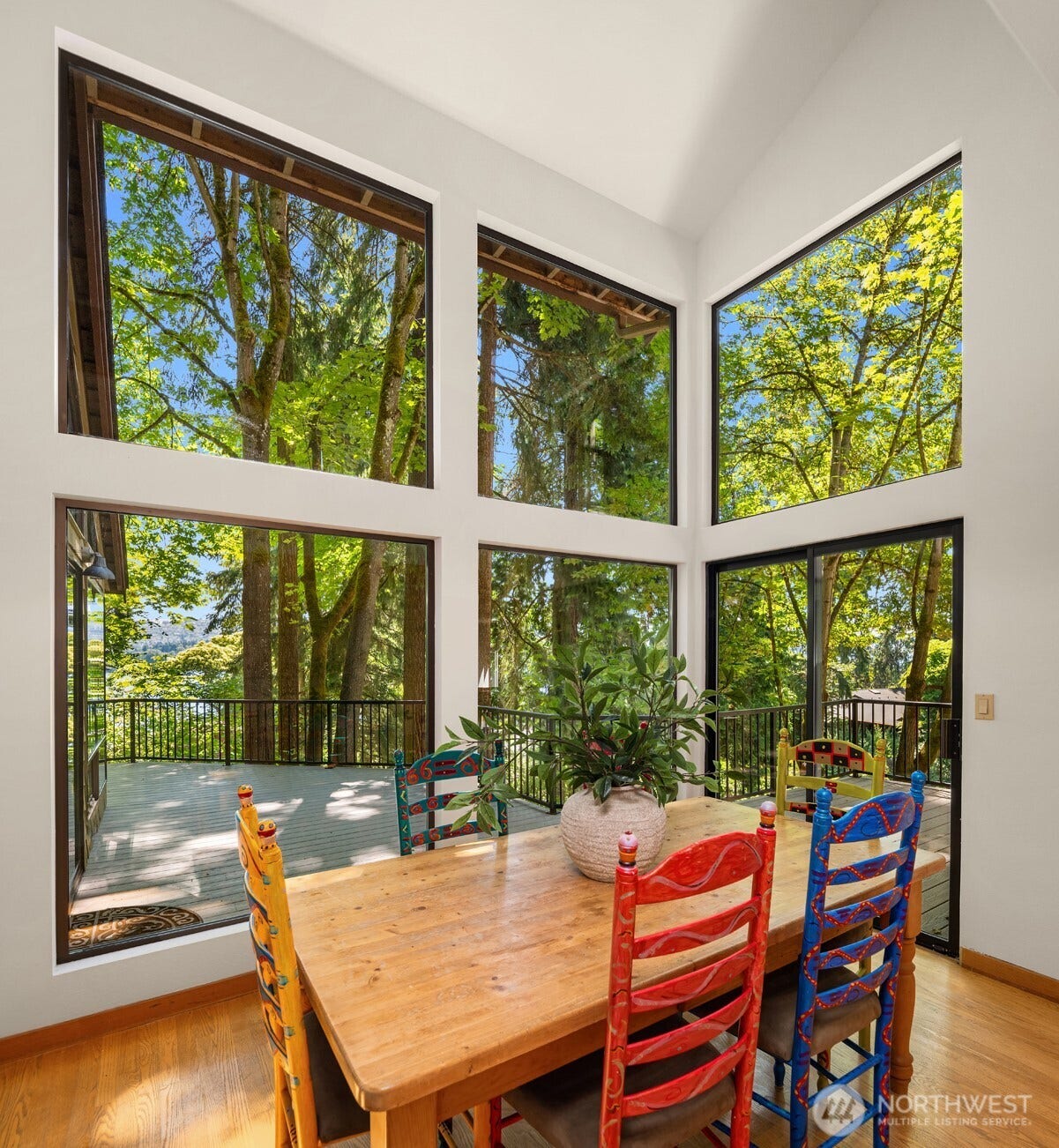 4336 E Mercer Way, Mercer Island, WA 98040 Dine alongside glimpses of the lake through a screen of privacy trees.
