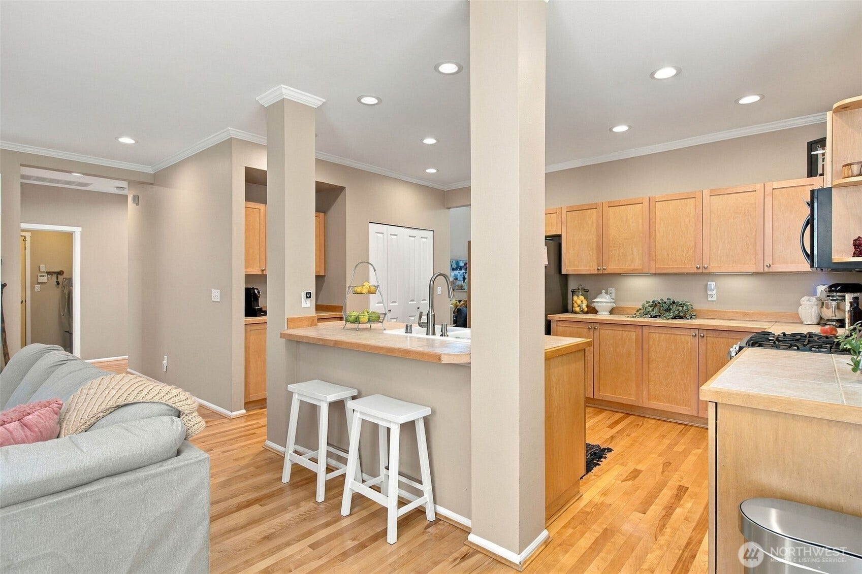 27402 Maple Ridge Way SE, Maple Valley, WA 98038 27402 Maple Ridge Way SE, Maple Valley, WA 98038