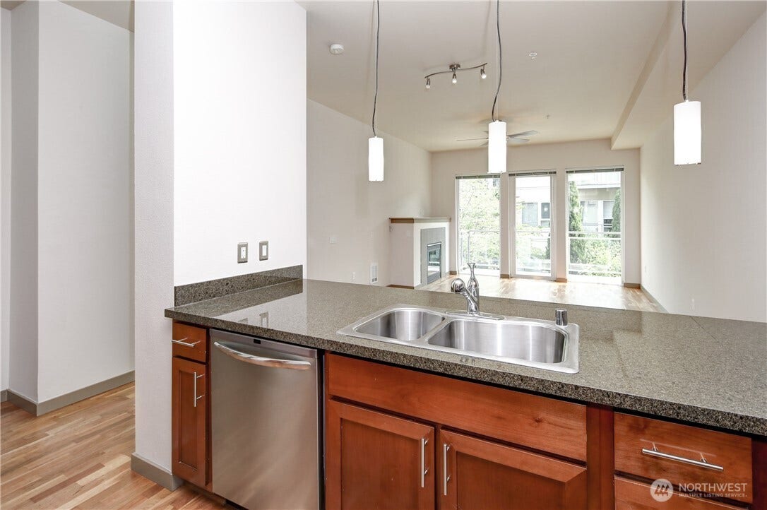 375 Kirkland Avenue, #204, Kirkland, WA 98033 375 Kirkland Avenue, #204, Kirkland, WA 98033