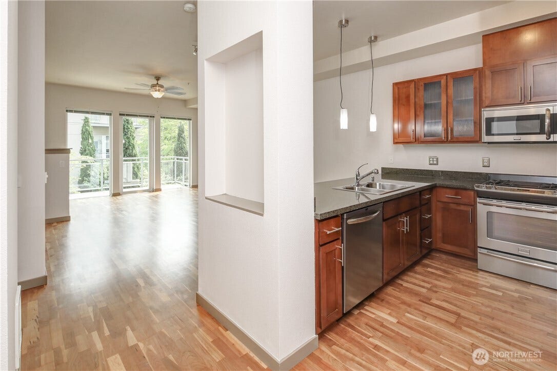 375 Kirkland Avenue, #204, Kirkland, WA 98033 Open-concept living with bright interiors