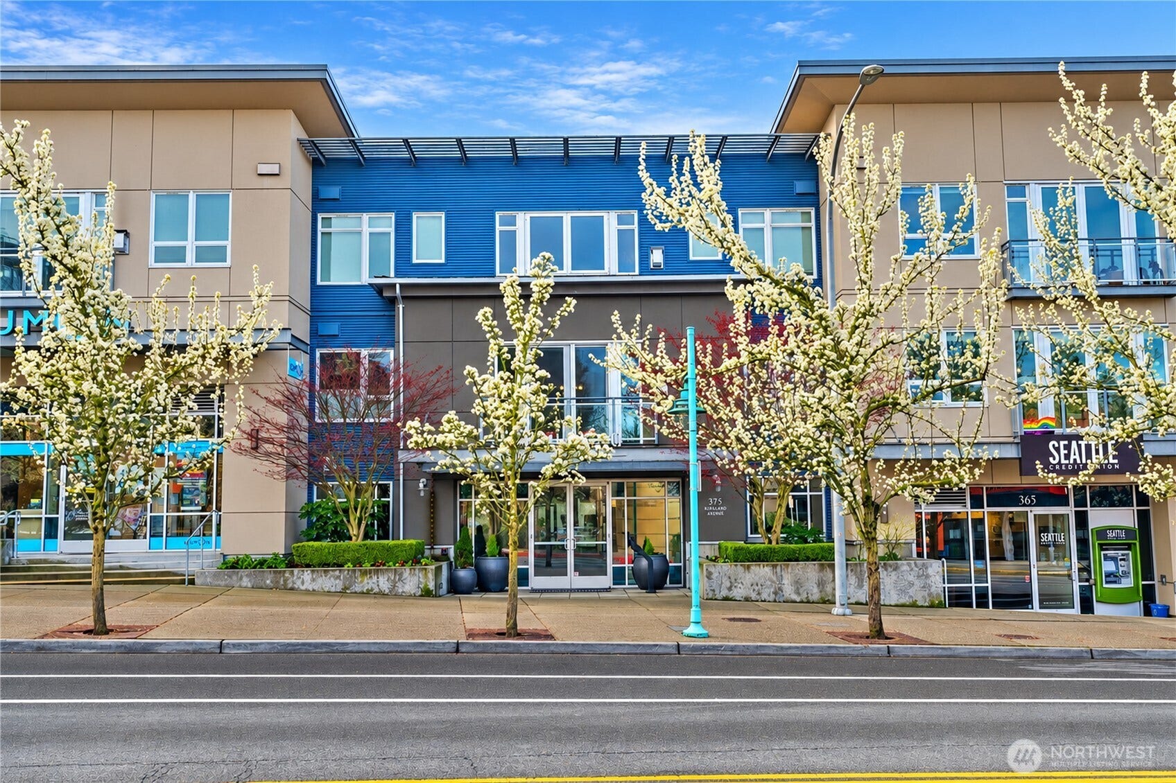375 Kirkland Avenue, #204, Kirkland, WA 98033 375 Kirkland Avenue, #204, Kirkland, WA 98033
