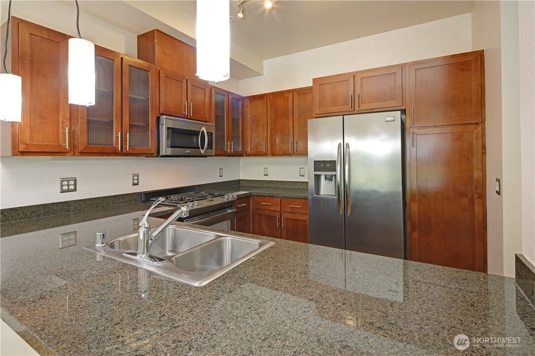 375 Kirkland Avenue, #204, Kirkland, WA 98033 Granite Counters