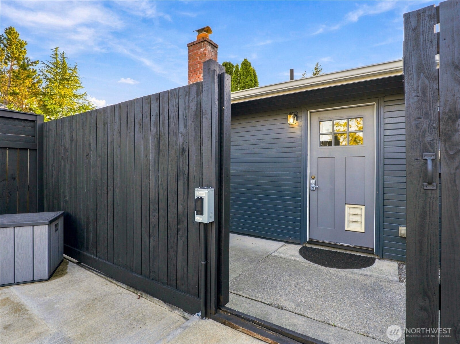 1409 1st Street, Port Townsend, WA 98368 Separate private entrance to the DADU, with additional access from the main homes backyard.