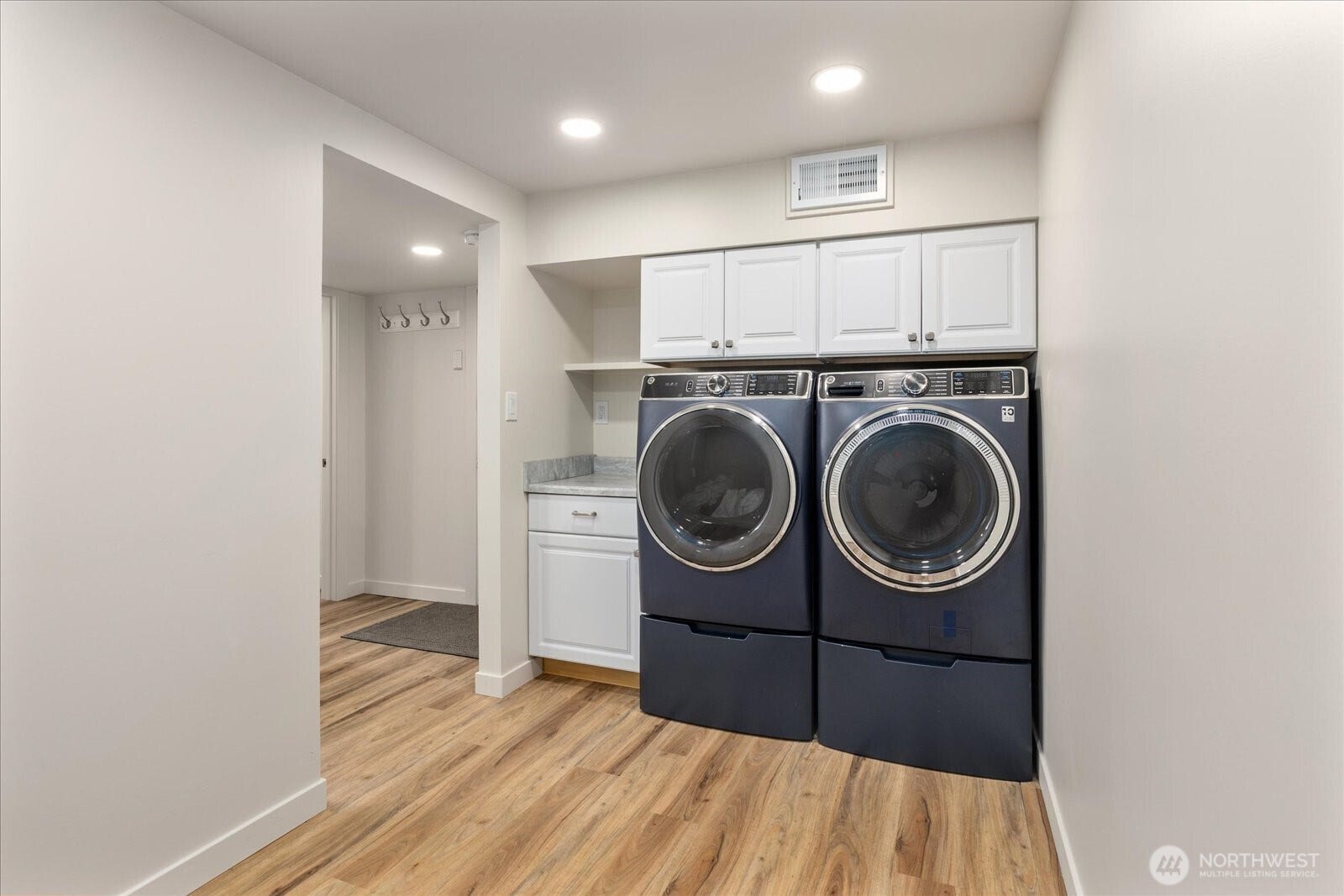 22303 59th Place W, Mountlake Terrace, WA 98043 22303 59th Place W, Mountlake Terrace, WA 98043