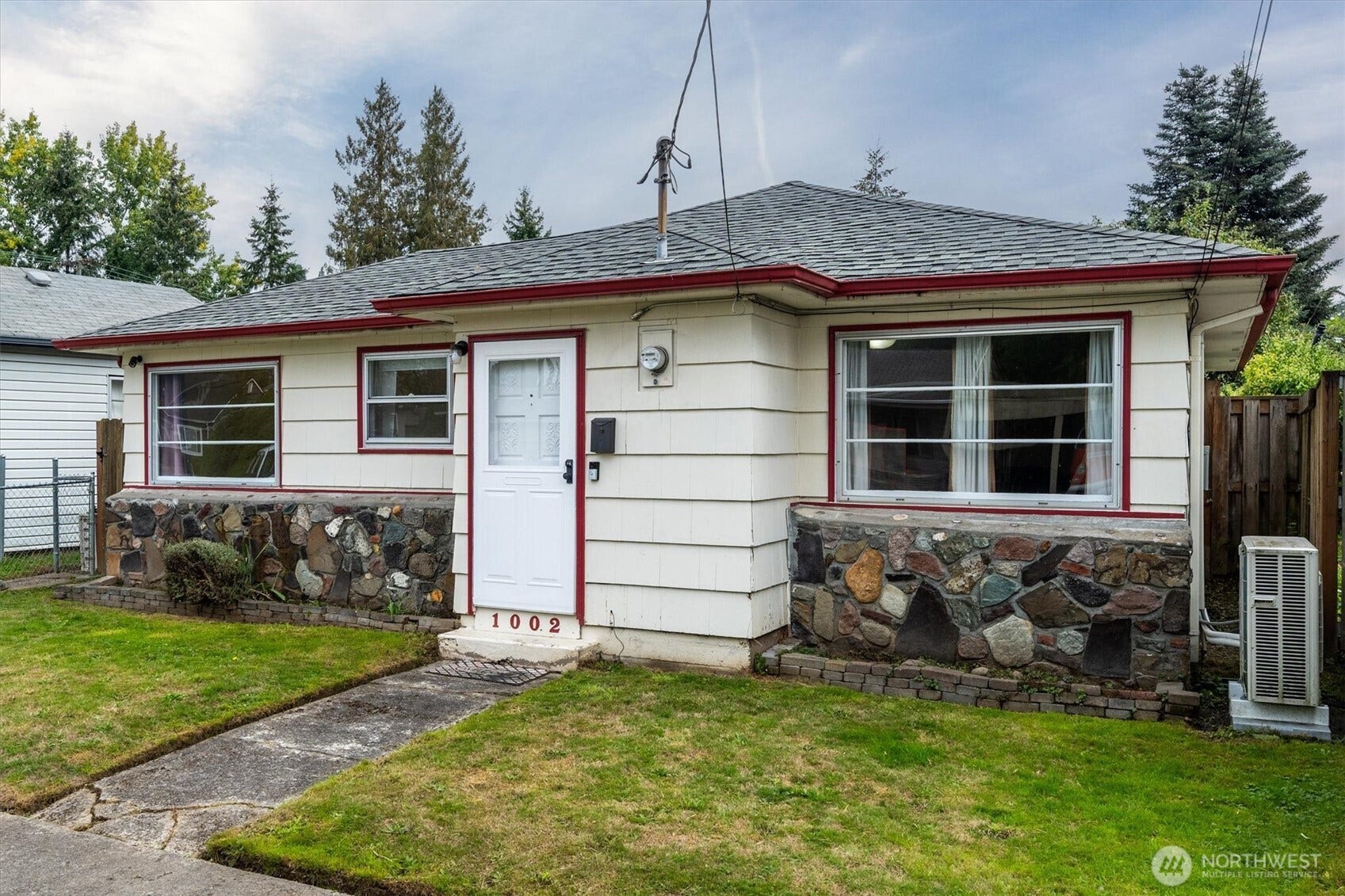 1002 N 10th Avenue, Kelso, WA 98626