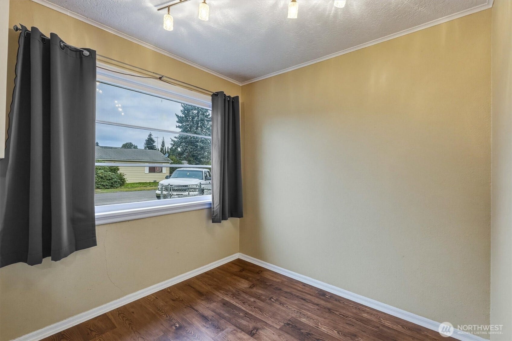 1002 N 10th Avenue, Kelso, WA 98626